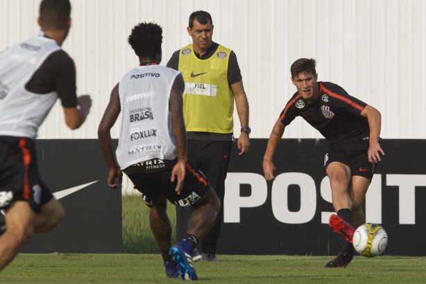 Jogadores durante trabalho técnico para preparação da equipe que enfrentará o Palmeiras
