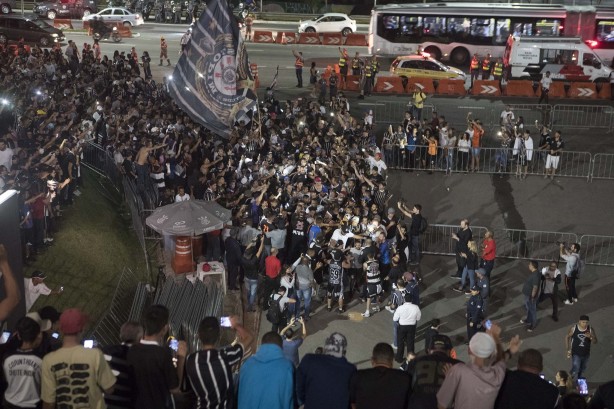 Chegada do ônibus do Corinthians na Arena