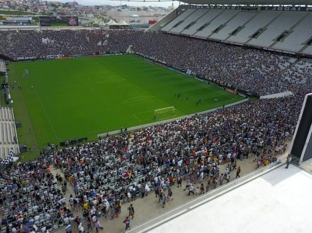 Fiel lotou Arena para acompanhar treino antes de Dérbi decisivo