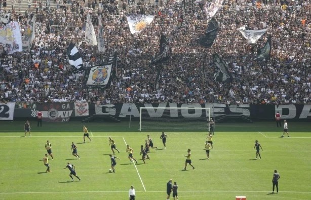 Oito mil torcedores apoiaram o Corinthians antes do confronto no Morumbi