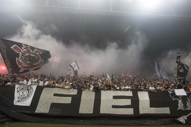 Torcida faz festa na Arena no treino desta sexta