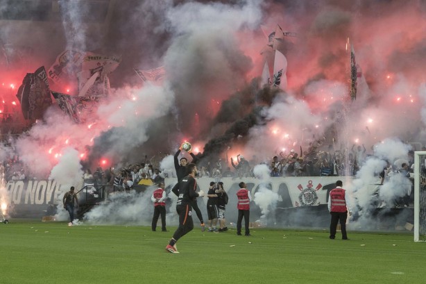 Torcida faz festa no treino desta sexta na Arena