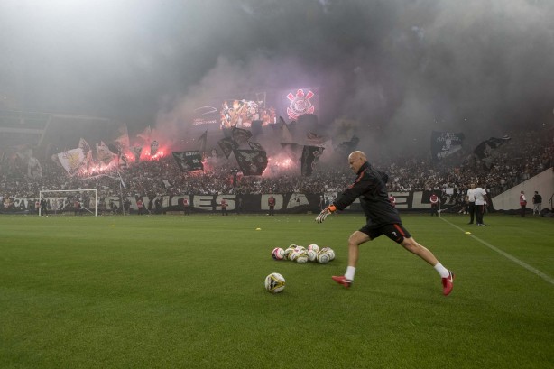 Torcida faz festa no treino desta sexta na Arena