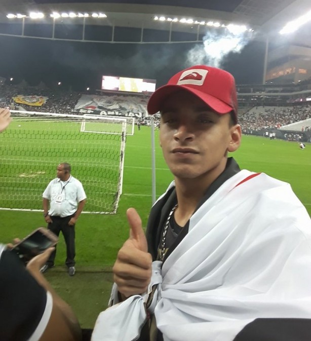 Luiz e o segurança minutos antes da cena histórica