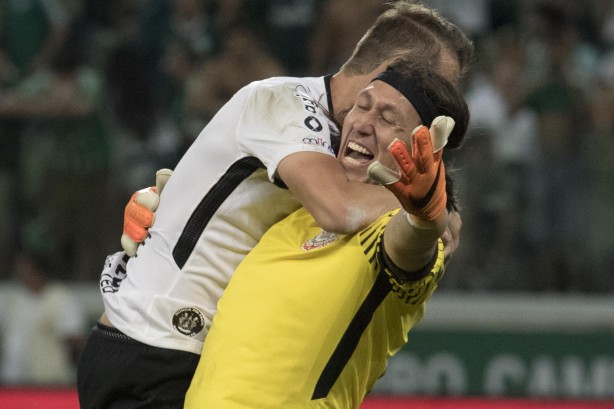 Cássio comemora mais um titulo pelo Corinthians