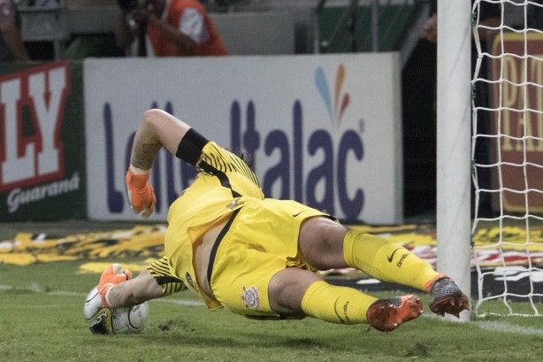 Cássio faz defesa contra Palmeiras
