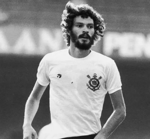 Nova camisa do Corinthians  inspirada em Scrates, o Eterno Doutor