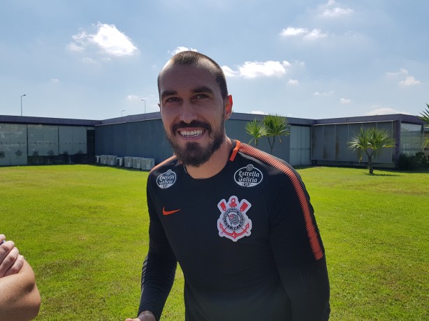 Walter foi s sorrisos durante media day no CT Joaquim Grava