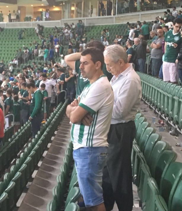 Carille conhece sósia palmeirense em programa de TV