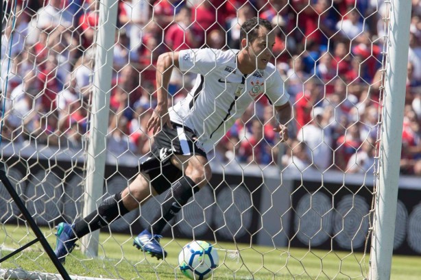 Rodriguinho foi autor de um dos quatro gols do Corinthians contra o Paraná