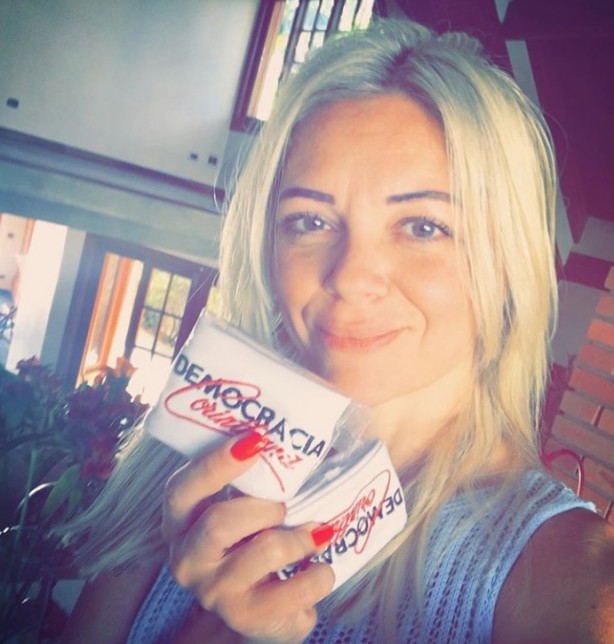 Katia Bagnarelli, ex-esposa de Sócrates, com a munhequeira