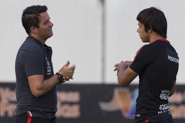 Jogadores do Corinthians no treino da tarde desta terça-feira