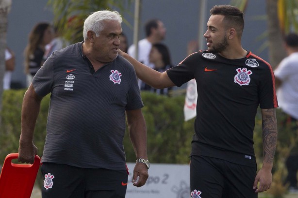 Maycon no treino desta terça