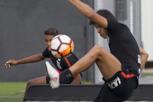 Romero no treino do Corinthians