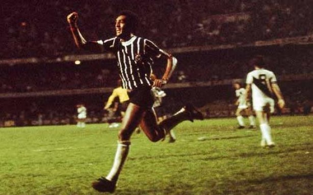 Baslio comemorando o gol que deu fim ao jejum de ttulos do Corinthians