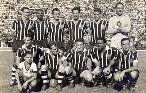 Camisa preta do Corinthians com listras brancas