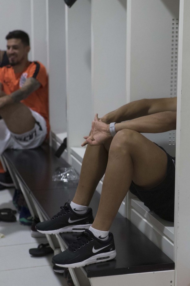 Jogadores no vestiário antes da partida contra o Atlético-MG