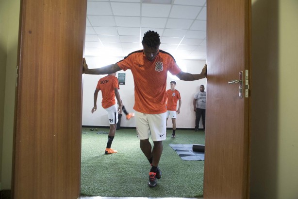 Jogadores no vestiário antes da partida contra o Atlético-MG