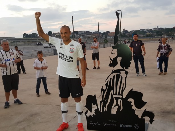 Recém-contratado, Roger também marcou presença em evento na Arena