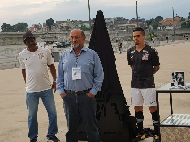 Rosenberg participou do lançamento de estátua de Sócrates e novos uniformes