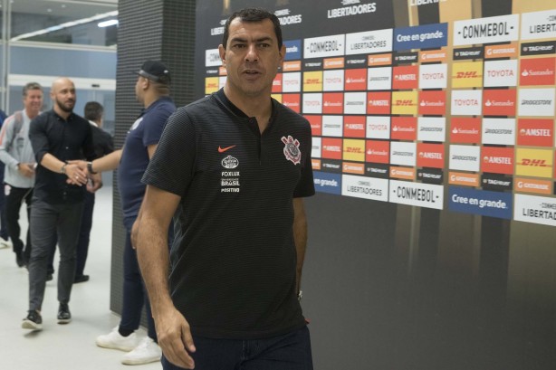 Fábio Carille chegando a Arena Corinthians para o duelo contra o Independiente, da Argentina