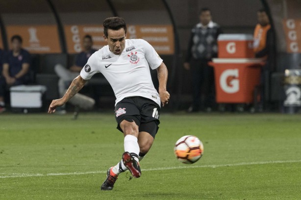 Jadson anotou o gol contra o Independiente, na Arena Corinthians