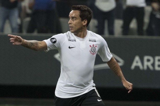 Jadson anotou o único gol do Corinthians contra o Independiente, da Argentina