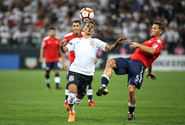 Pedrinho entrou no segundo tempo contra o Independiente, na Arena Corinthians