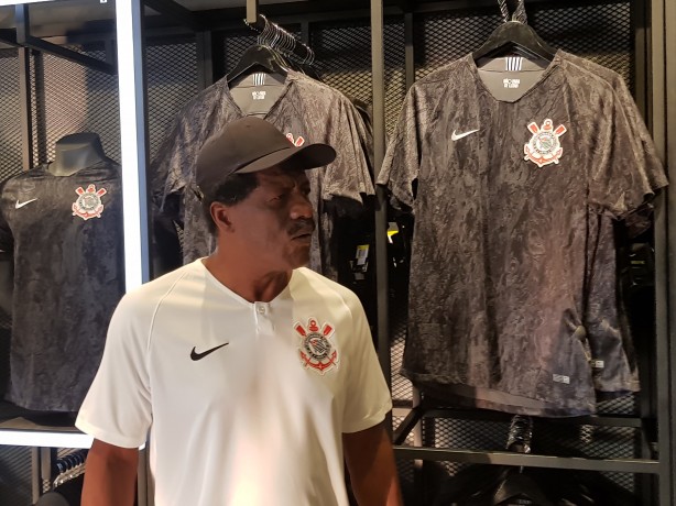 Zé Maria participou do lançamento de uniformes 2018/19 do Corinthians, na Arena