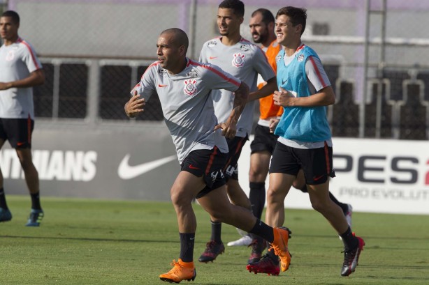Emerson Sheik e Vital no treinamento desta tarde no CT Joaquim Grava