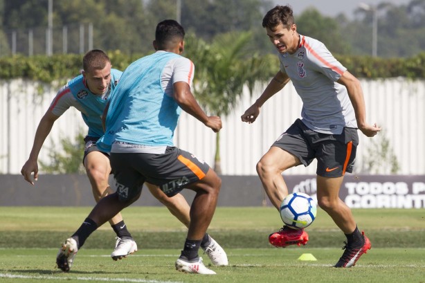 Jogadores fizeram atividade preparatória para encarar o Ceará, no domingo