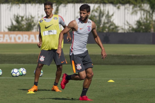 Juninho Capixaba durante atividade desta sexta-feira no CT Joaquim Grava