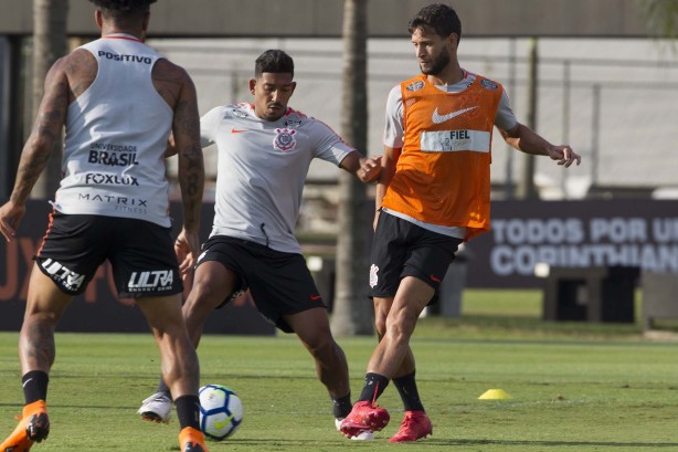 Léo Príncipe e Juninho Capixaba no treino de hoje no CT Joaquim Grava
