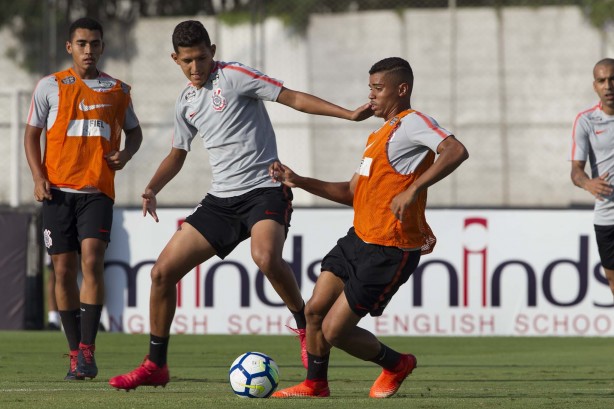 Matheus Matias treinando no CT; Atacante ainda não estreou com a camisa alvinegra