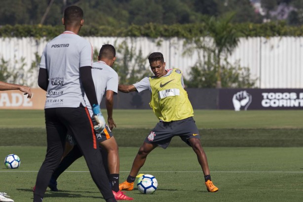 Pedrinho durante atividade no CT realizada nesta manhã
