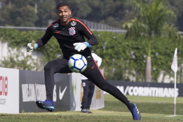 Treinamento do goleiro Diego na manhã desta sexta-feira no CT