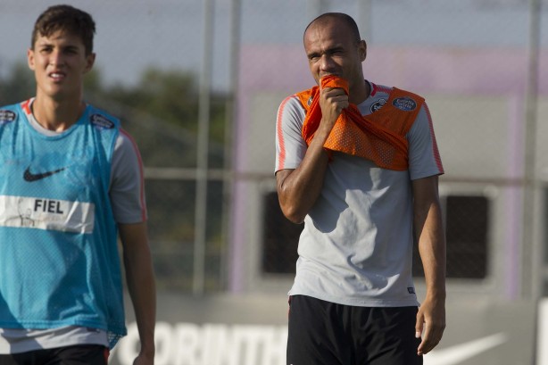 Vital e Sheik no treino desta quinta-feira no CT Joaquim Grava