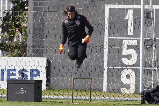 Voa, Cássio! Arqueiro trabalhando muito durante o treino de hoje no CT