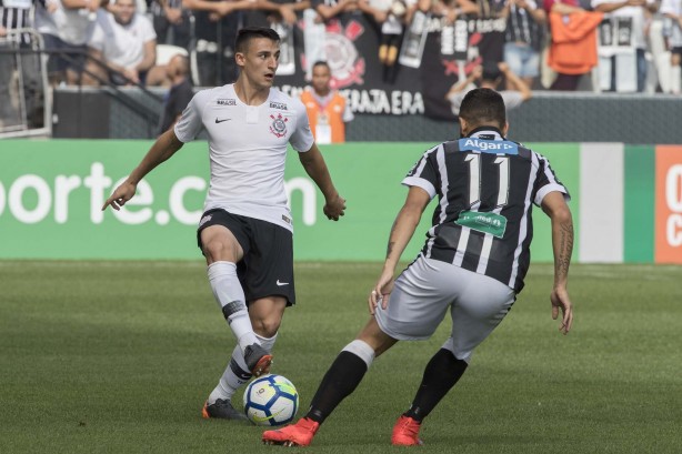 Mantuan atuando contra o Ceará na Arena Corinthians