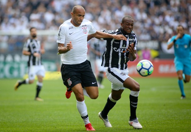 Roger fez sua estreia com a camisa do Corinthians durante o jogo contra o Ceará