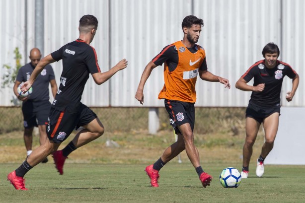 Juninho Capixaba no treino desta manhã no CT Joaquim Grava