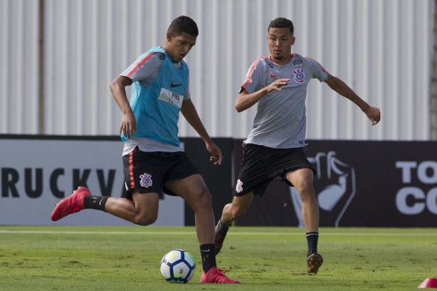 Matheus Matias e Thiaguinho treinam no CT Joaquim Grava