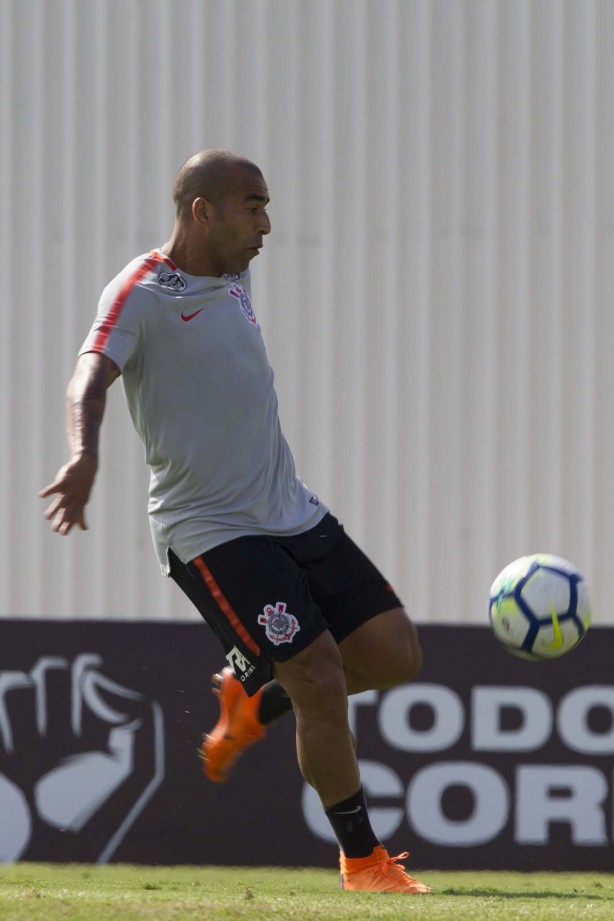 O atacante Sheik durante treino de reapresentação do elenco no CT Joaquim Grava