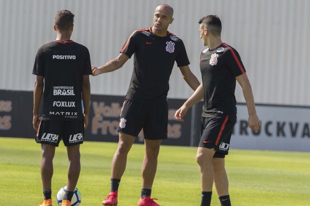 Pedrinho, Roger e Mantuan serão titulares contra o Ceará, na Arena Corinthians