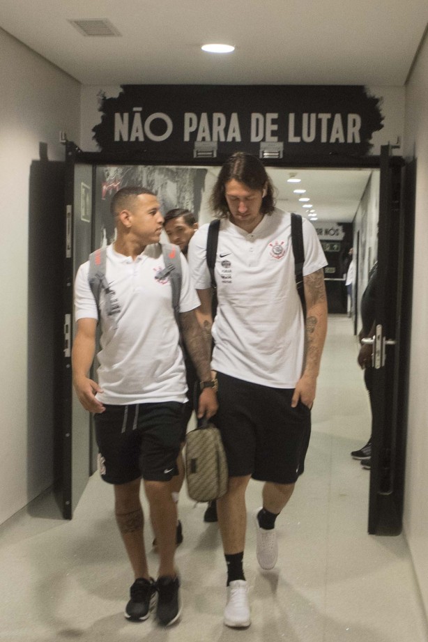 Sidcley e Cássio chegam à Arena Corinthians para jogo contra o Ceará