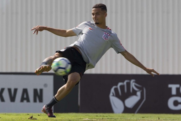 Thiaguinho durante o treino de reapresentação do elenco nesta segunda-feira
