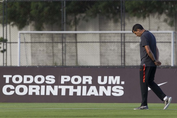 Carille comandou o treino da tarde desta terça-feira no CT Joaquim Grava
