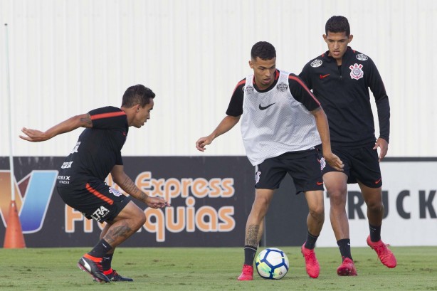 Jadson, Matheus Matias e Thiaguinho no treinamento de hoje no CT