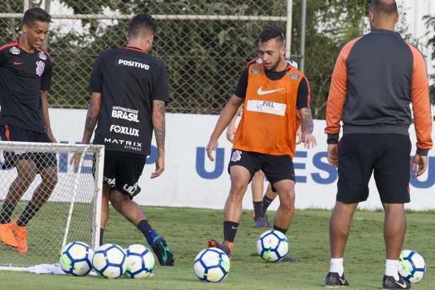 Jogadores fizeram treino na tarde desta teça-feira no CT Joaquim Grava