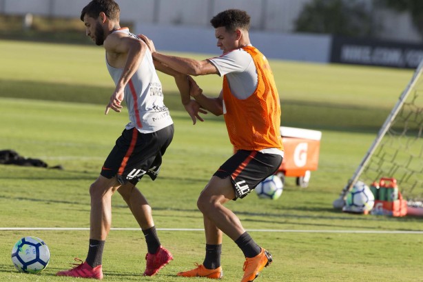 Capixaba e Marquinhos Gabriel no treino desta quarta-feira no CT